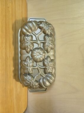 Nordic Ware Metallic Gold Pumpkin & Vine Cast Aluminum Loaf Pan